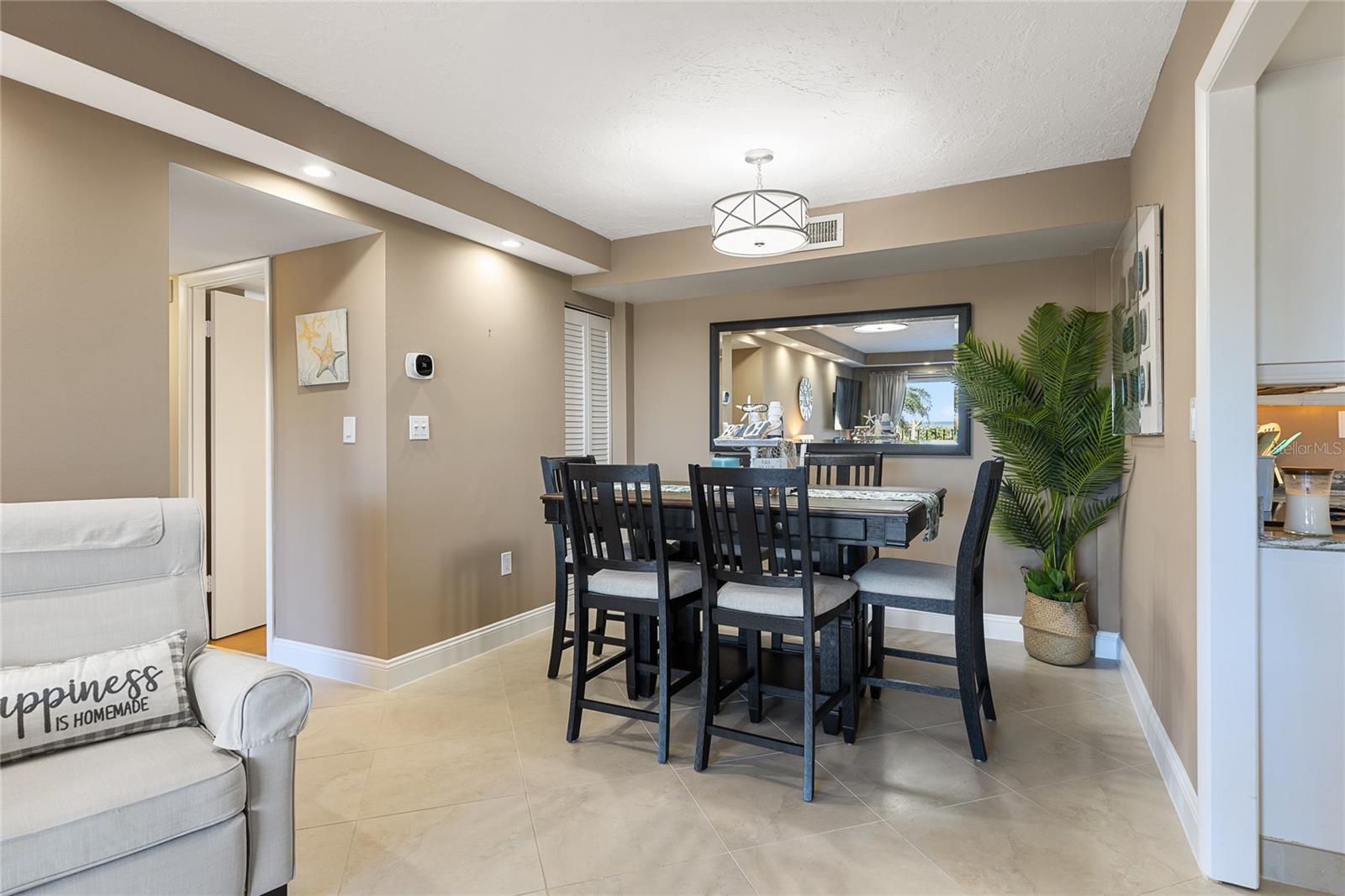 ST ARMAND TOWERS - Residential