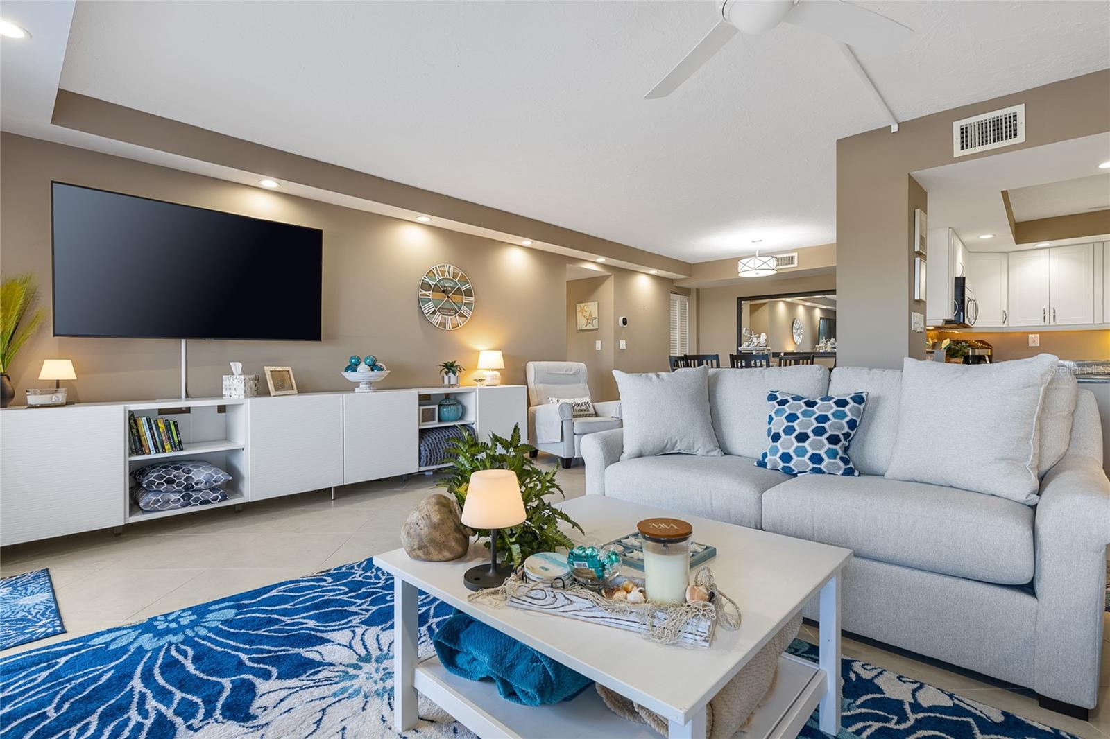 ST ARMAND TOWERS - Residential