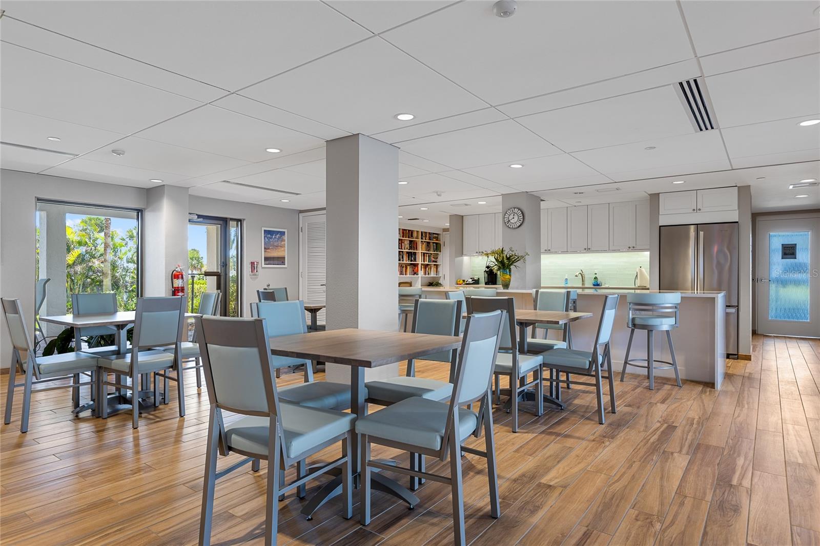 ST ARMAND TOWERS - Residential