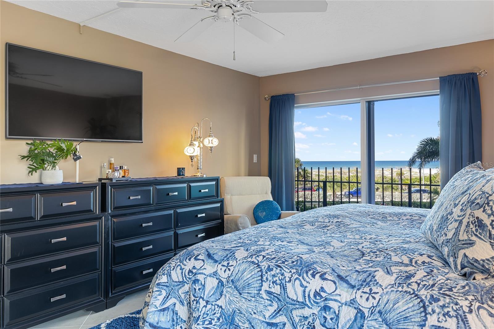 ST ARMAND TOWERS - Residential