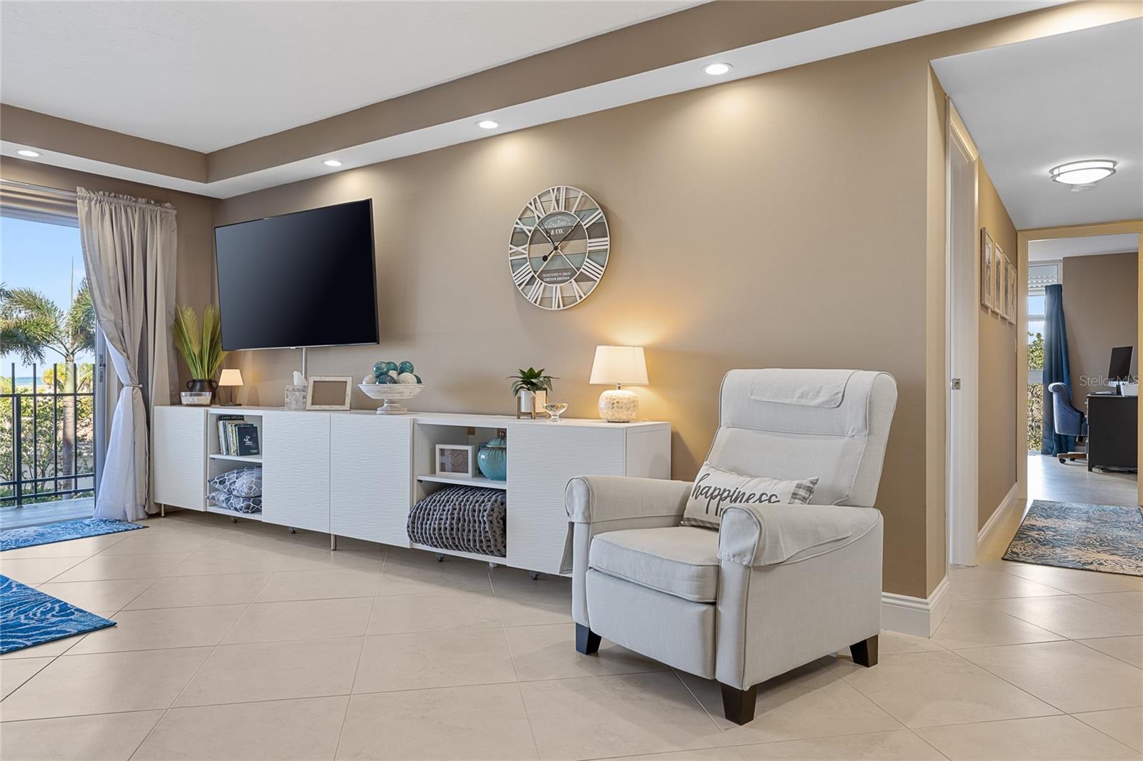 ST ARMAND TOWERS - Residential