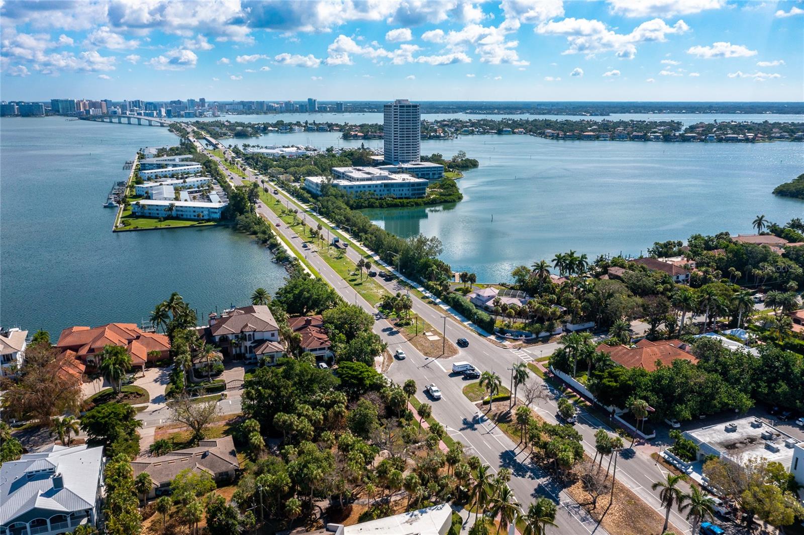 ST ARMAND TOWERS - Residential