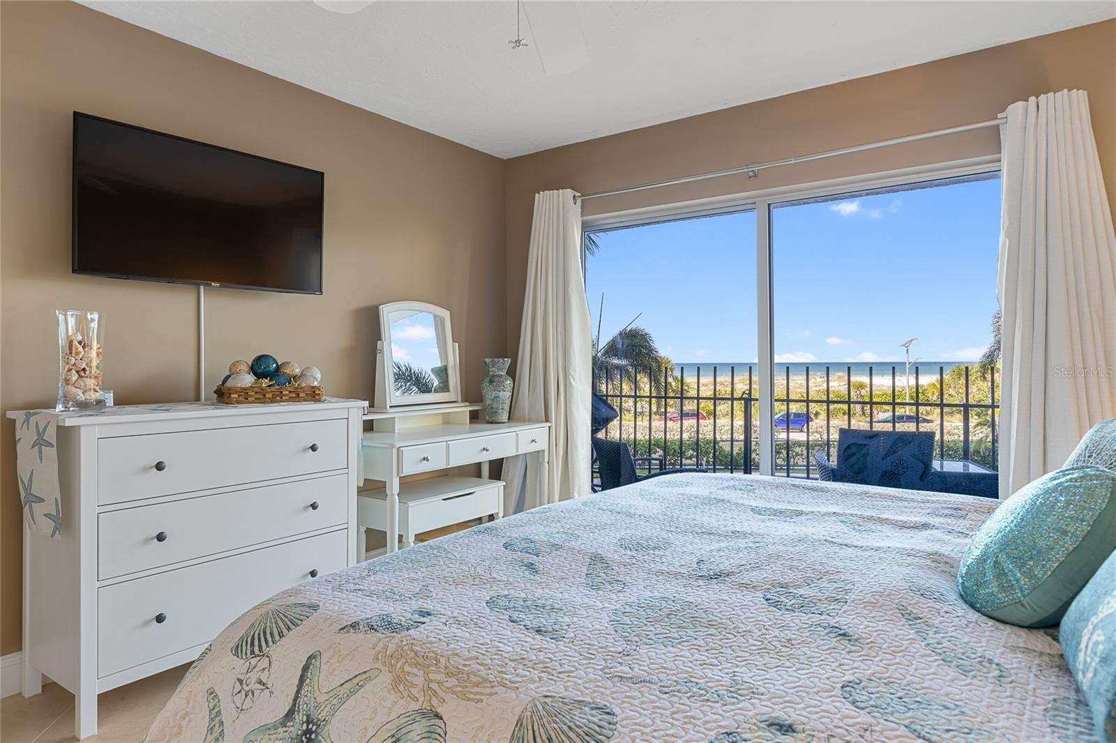 ST ARMAND TOWERS - Residential