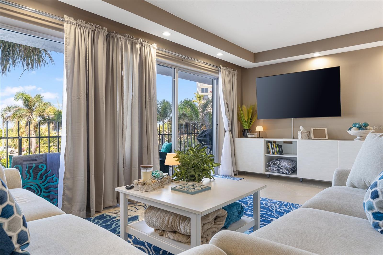 ST ARMAND TOWERS - Residential