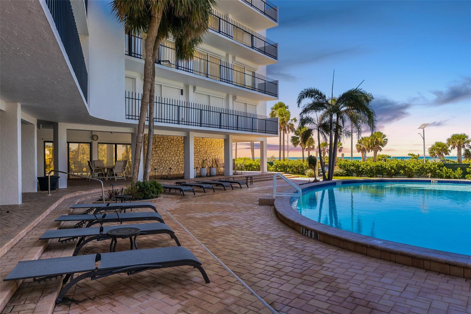 ST ARMAND TOWERS - Residential