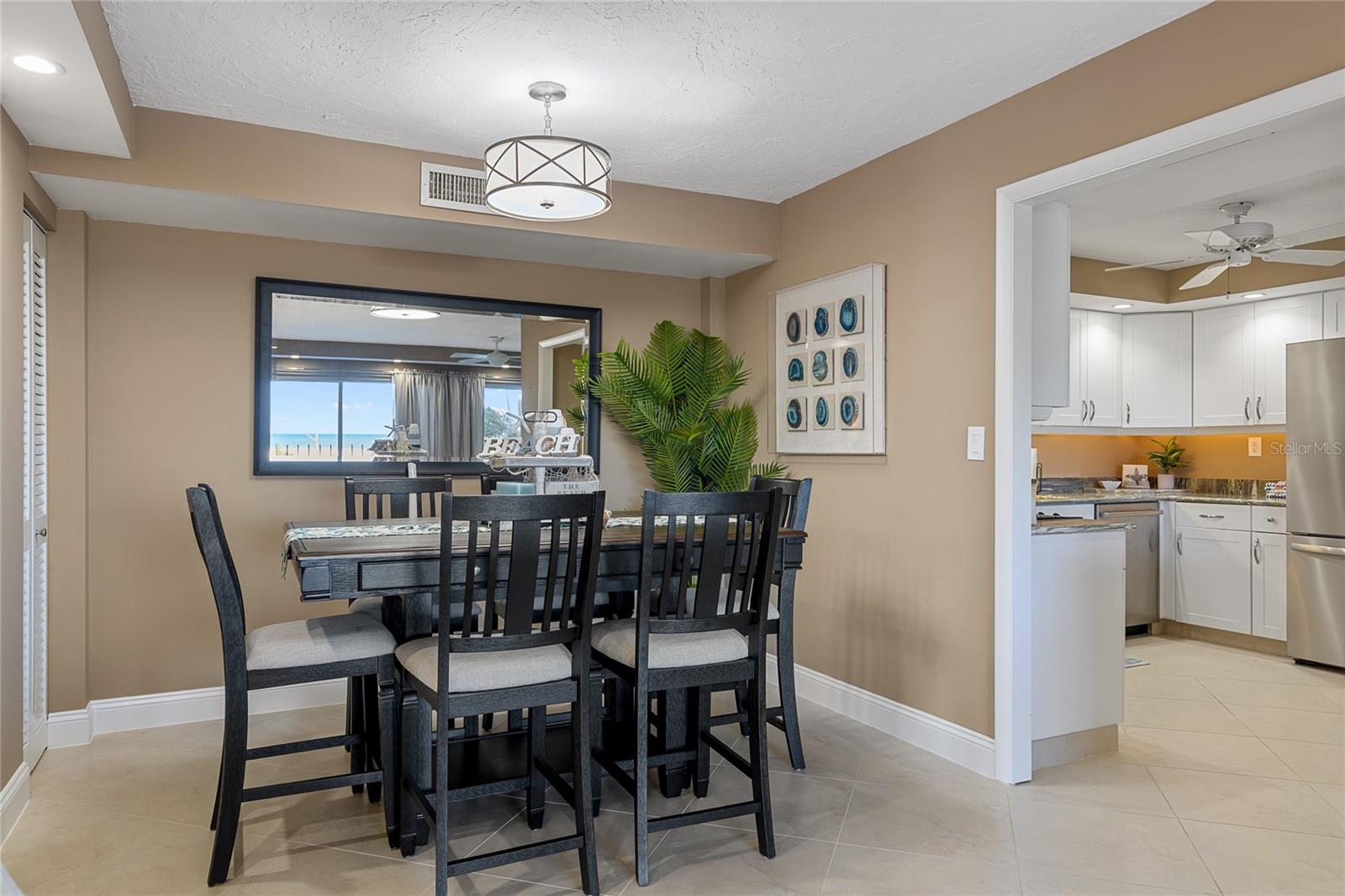 ST ARMAND TOWERS - Residential