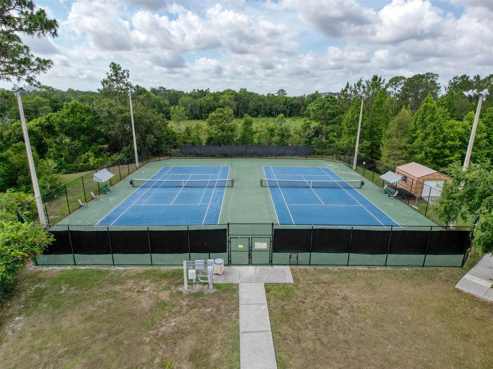 4916 ROLLING GREEN DRIVE