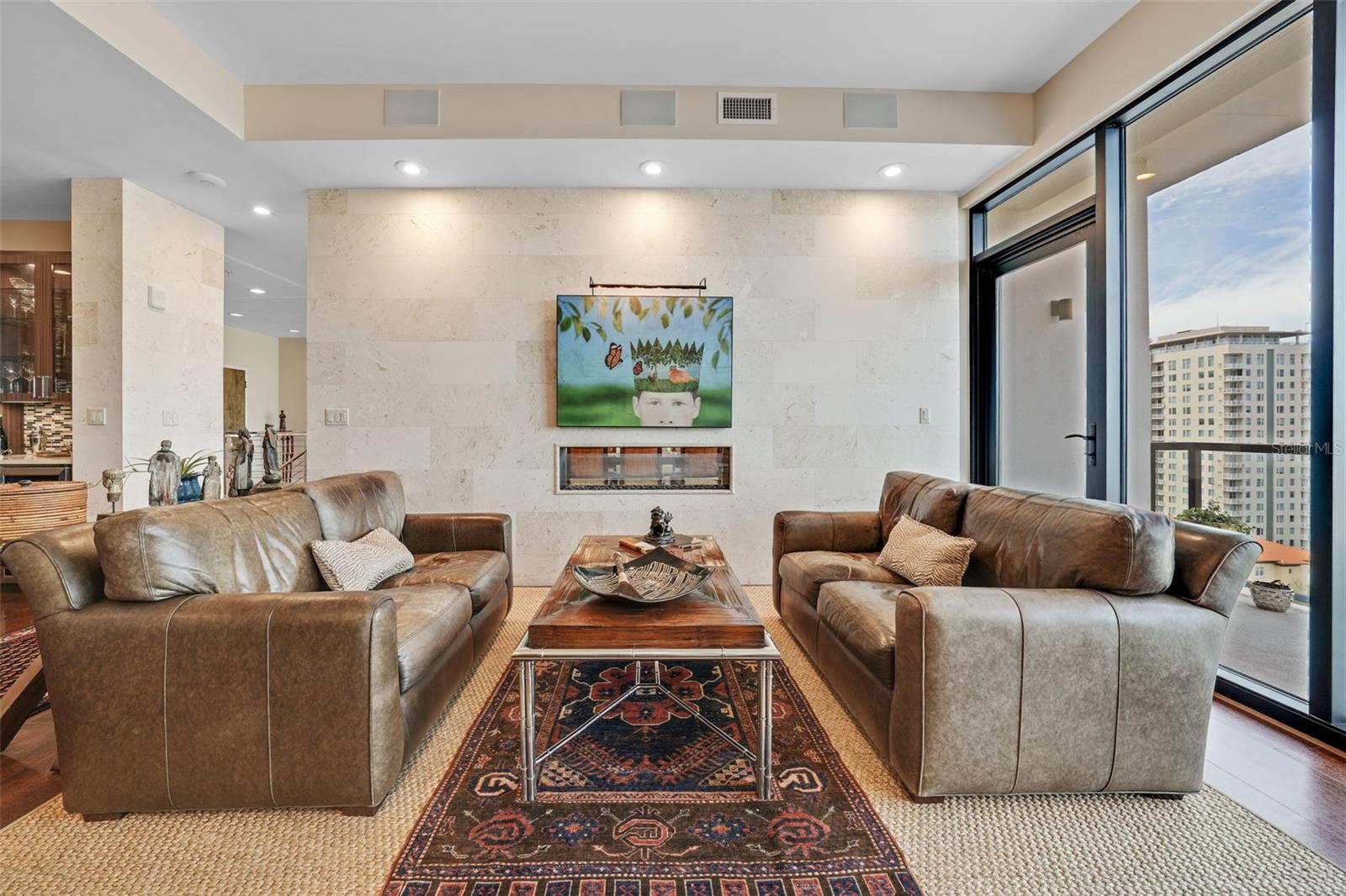 SALVADOR THE CONDO - Residential