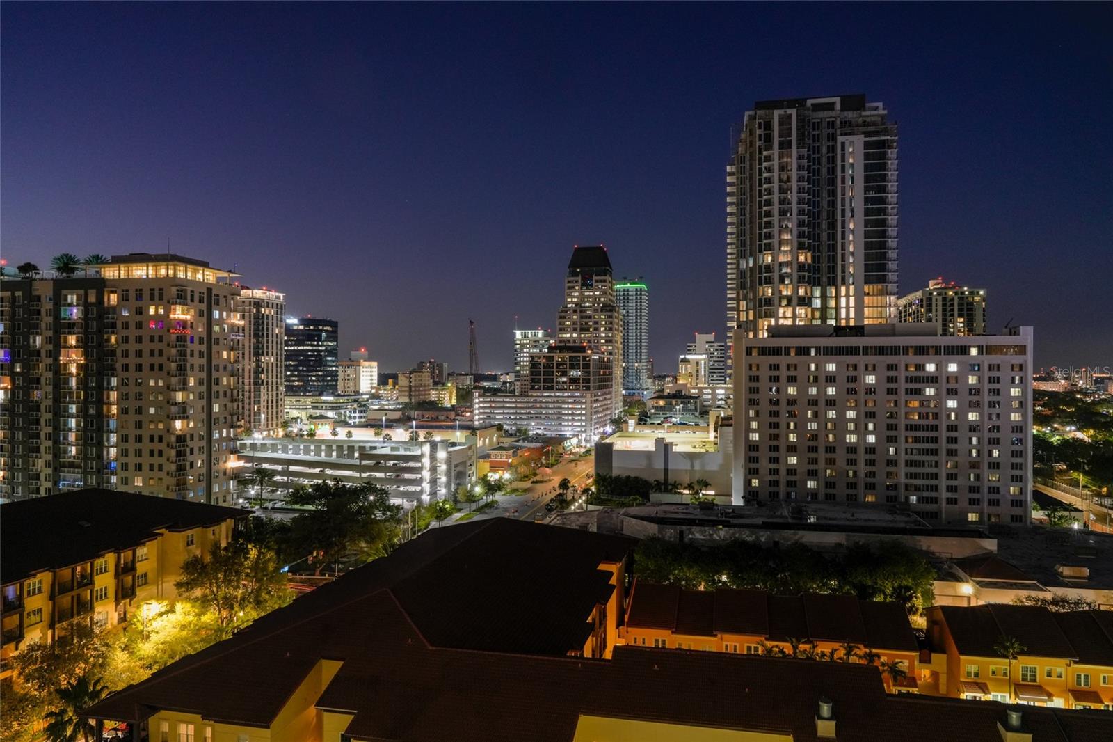 SALVADOR THE CONDO - Residential