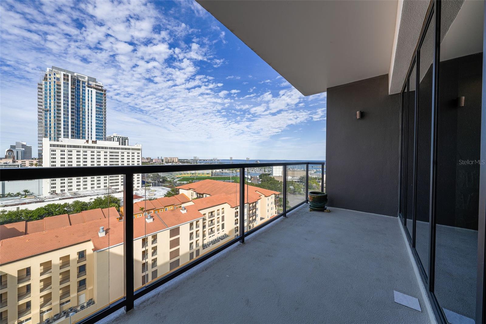 SALVADOR THE CONDO - Residential