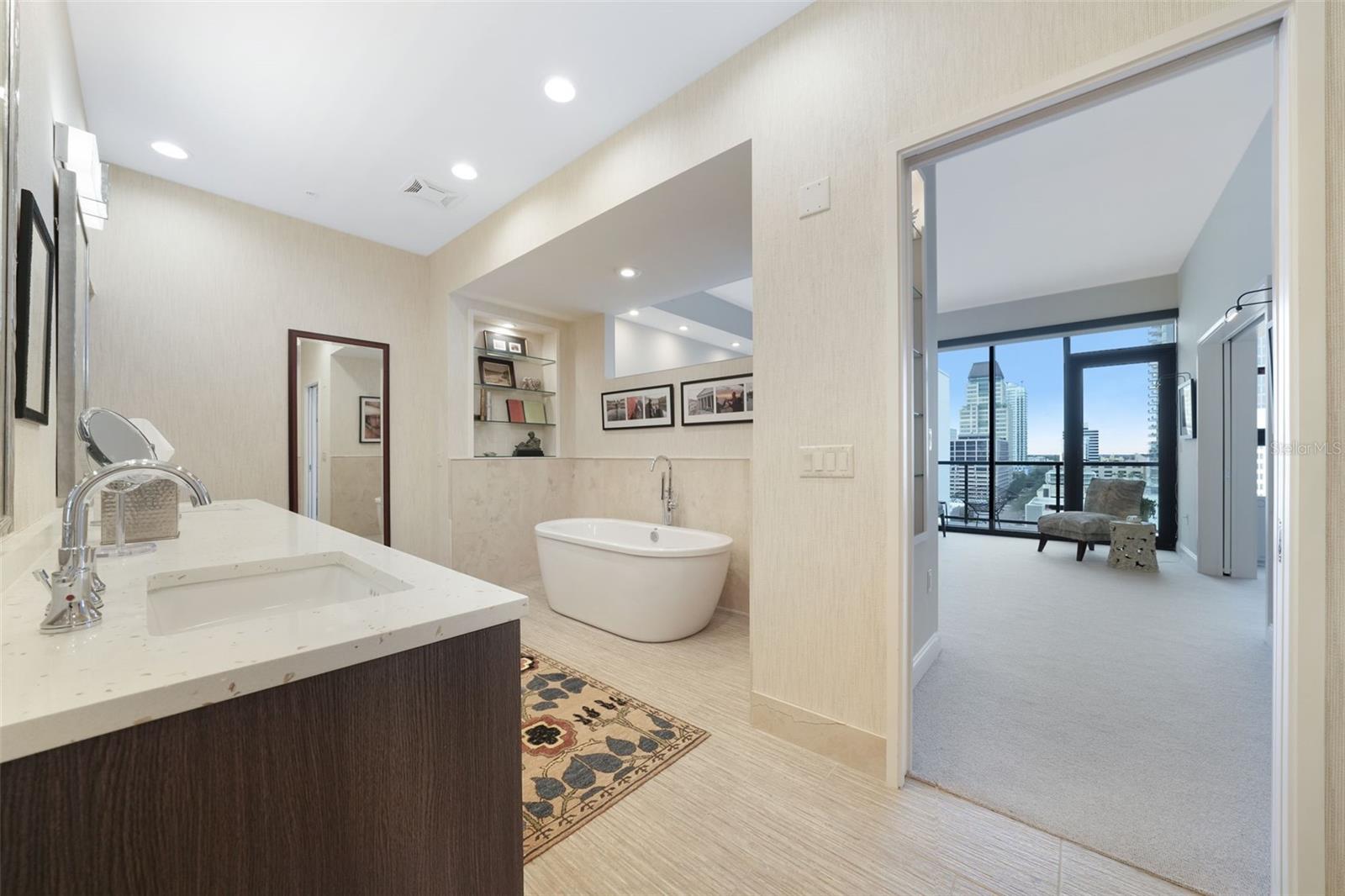 SALVADOR THE CONDO - Residential