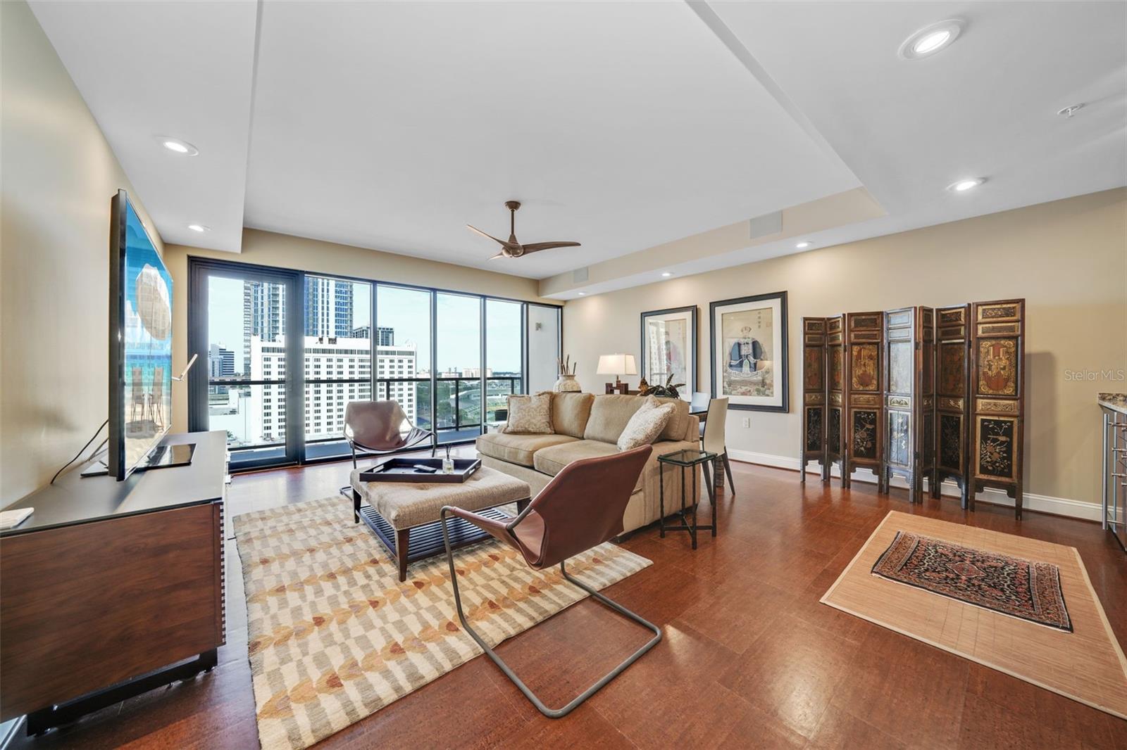 SALVADOR THE CONDO - Residential