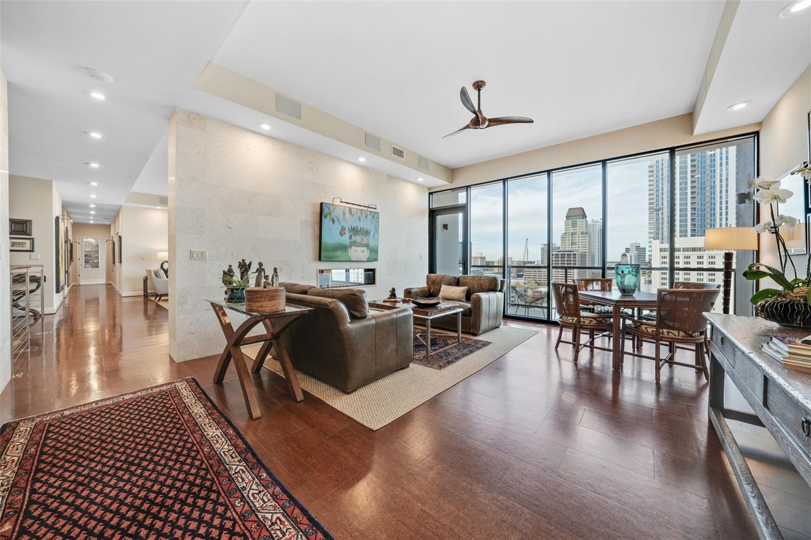 SALVADOR THE CONDO - Residential