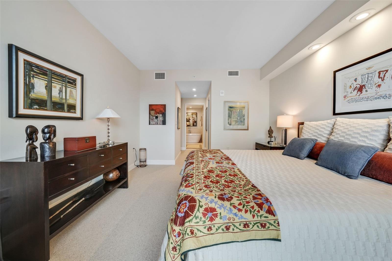 SALVADOR THE CONDO - Residential