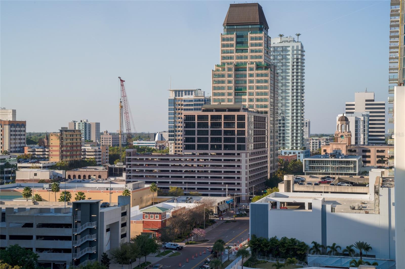 SALVADOR THE CONDO - Residential