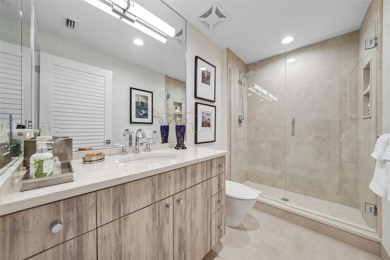 SALVADOR THE CONDO - Residential