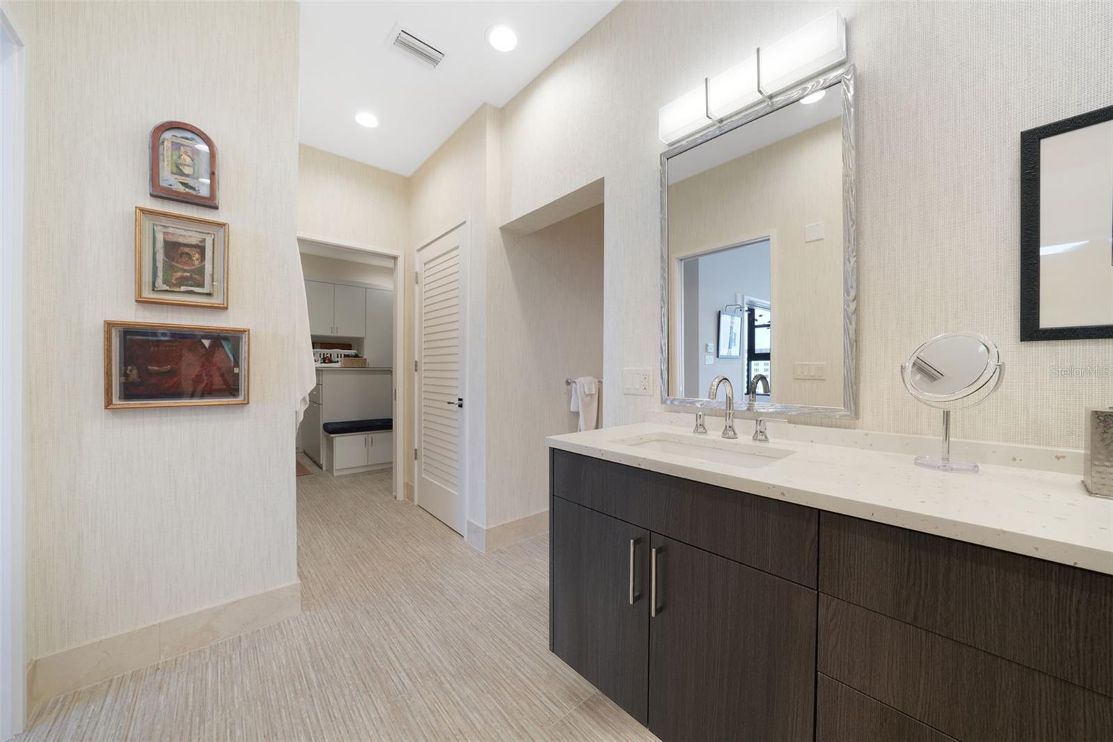 SALVADOR THE CONDO - Residential