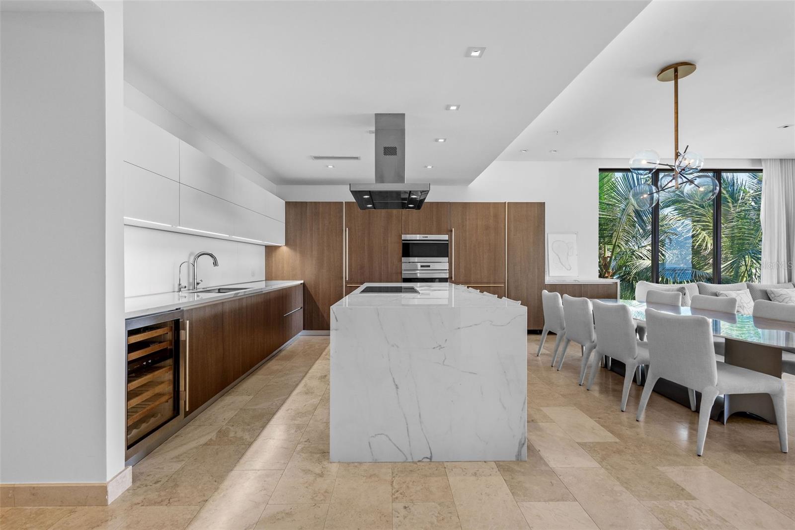 3832 WEST BEACH RESIDENCES 3832