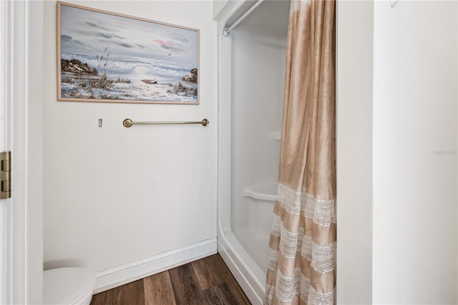 QUAD HOLDI - Residential