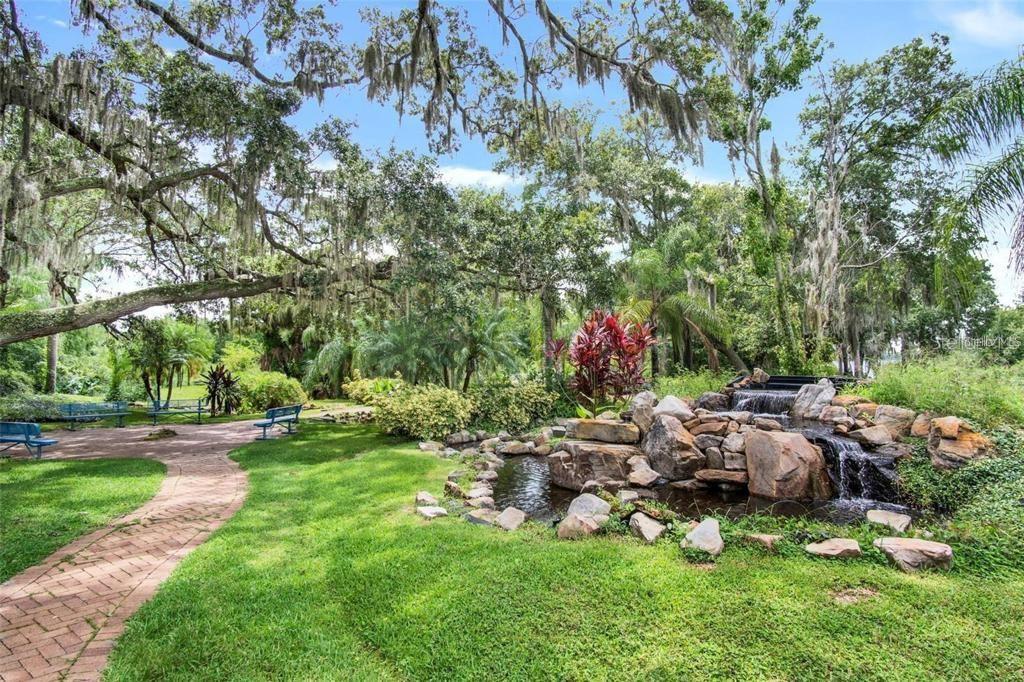 SUNERT LAKE - Residential