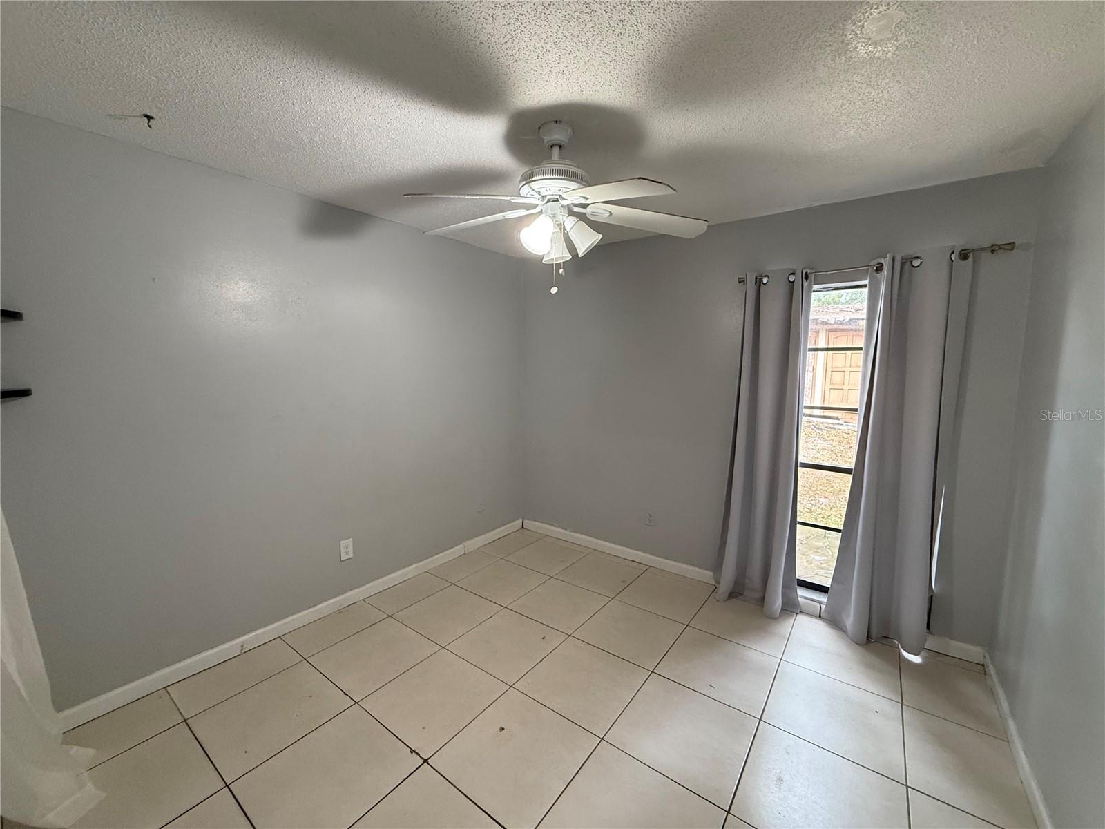 TWELVE OAKS VILLAGE UNIT 3 - Residential Lease