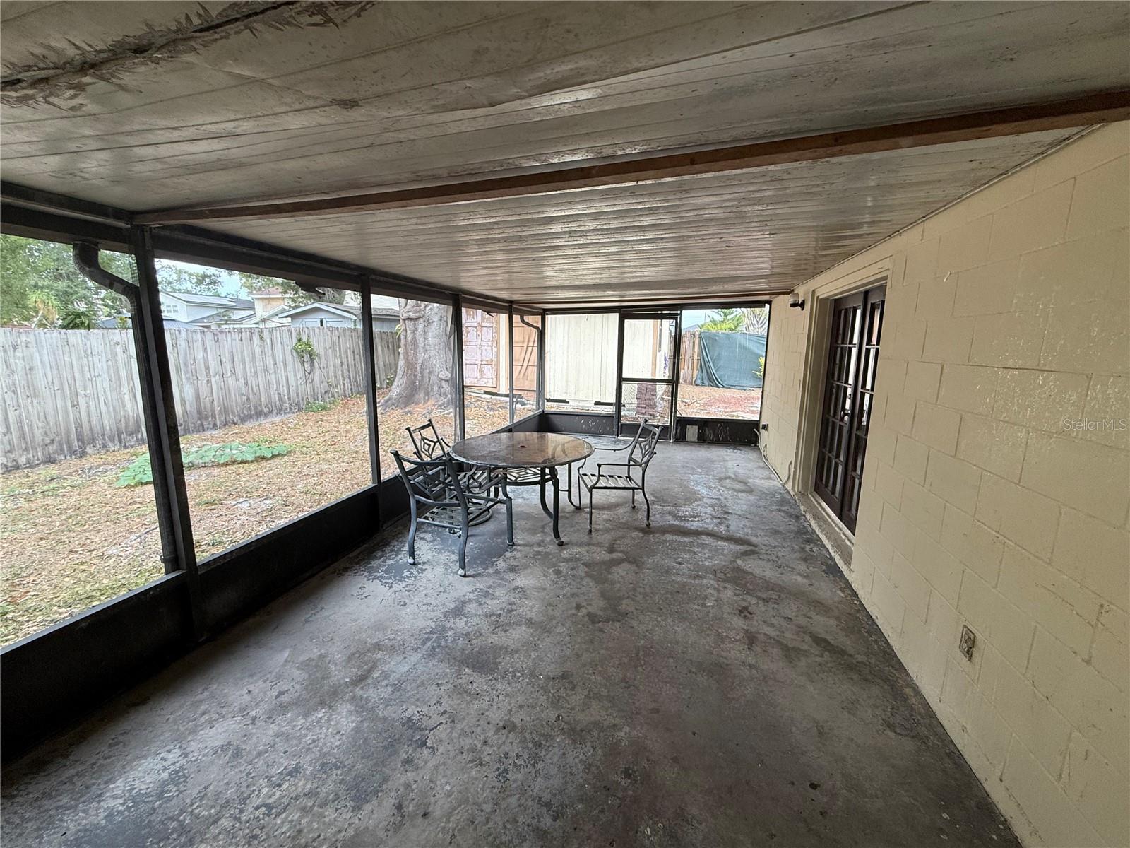 TWELVE OAKS VILLAGE UNIT 3 - Residential Lease