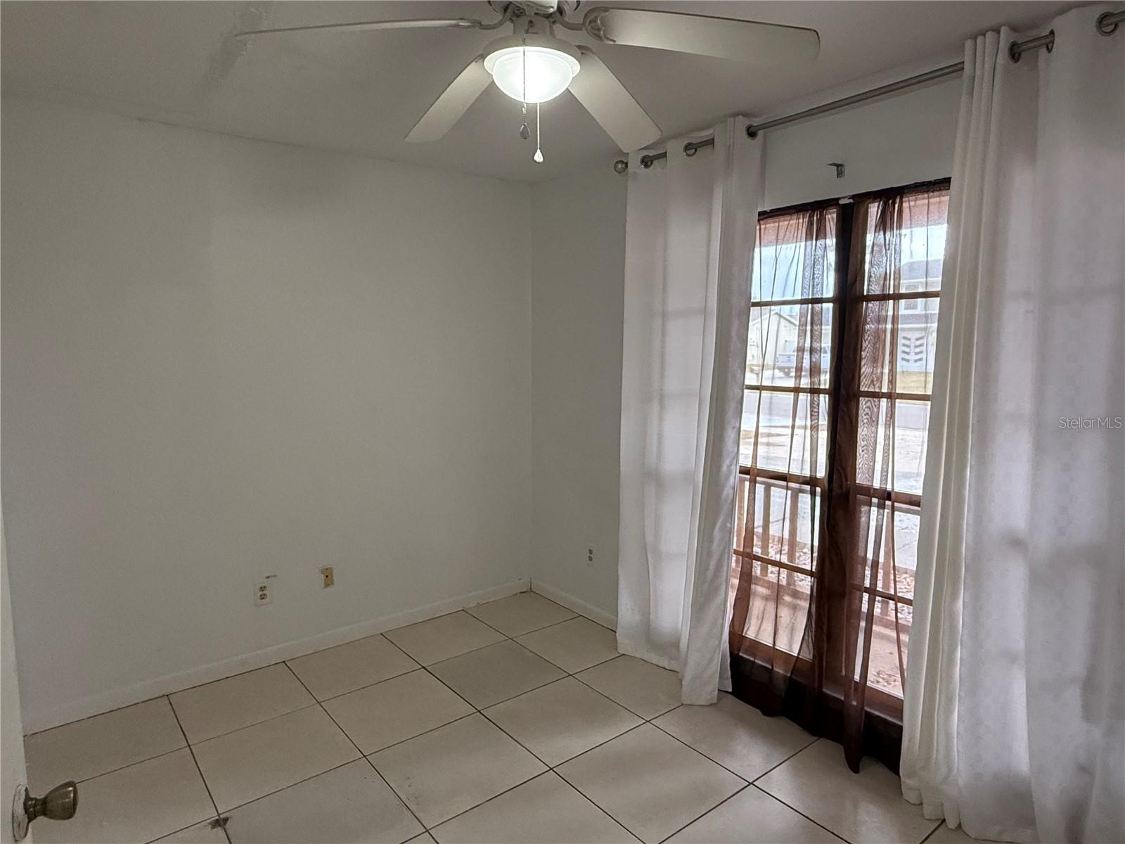 TWELVE OAKS VILLAGE UNIT 3 - Residential Lease