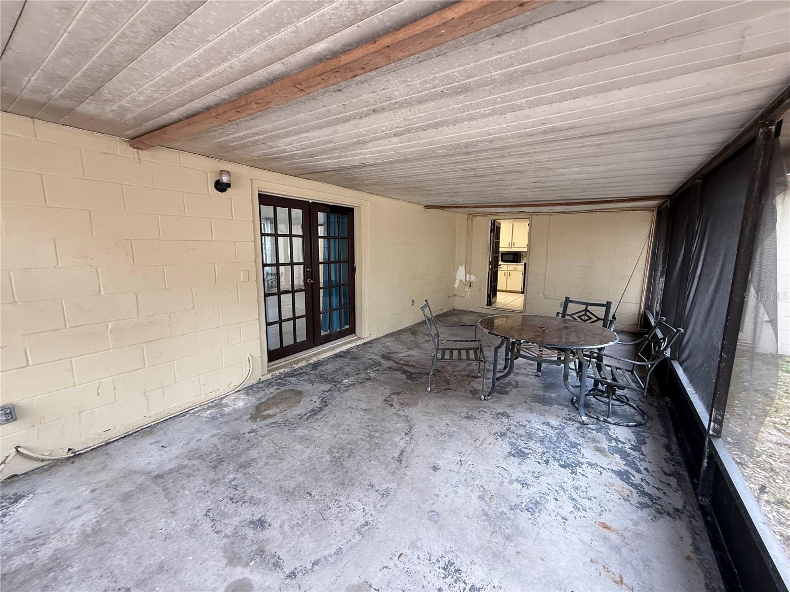 TWELVE OAKS VILLAGE UNIT 3 - Residential Lease