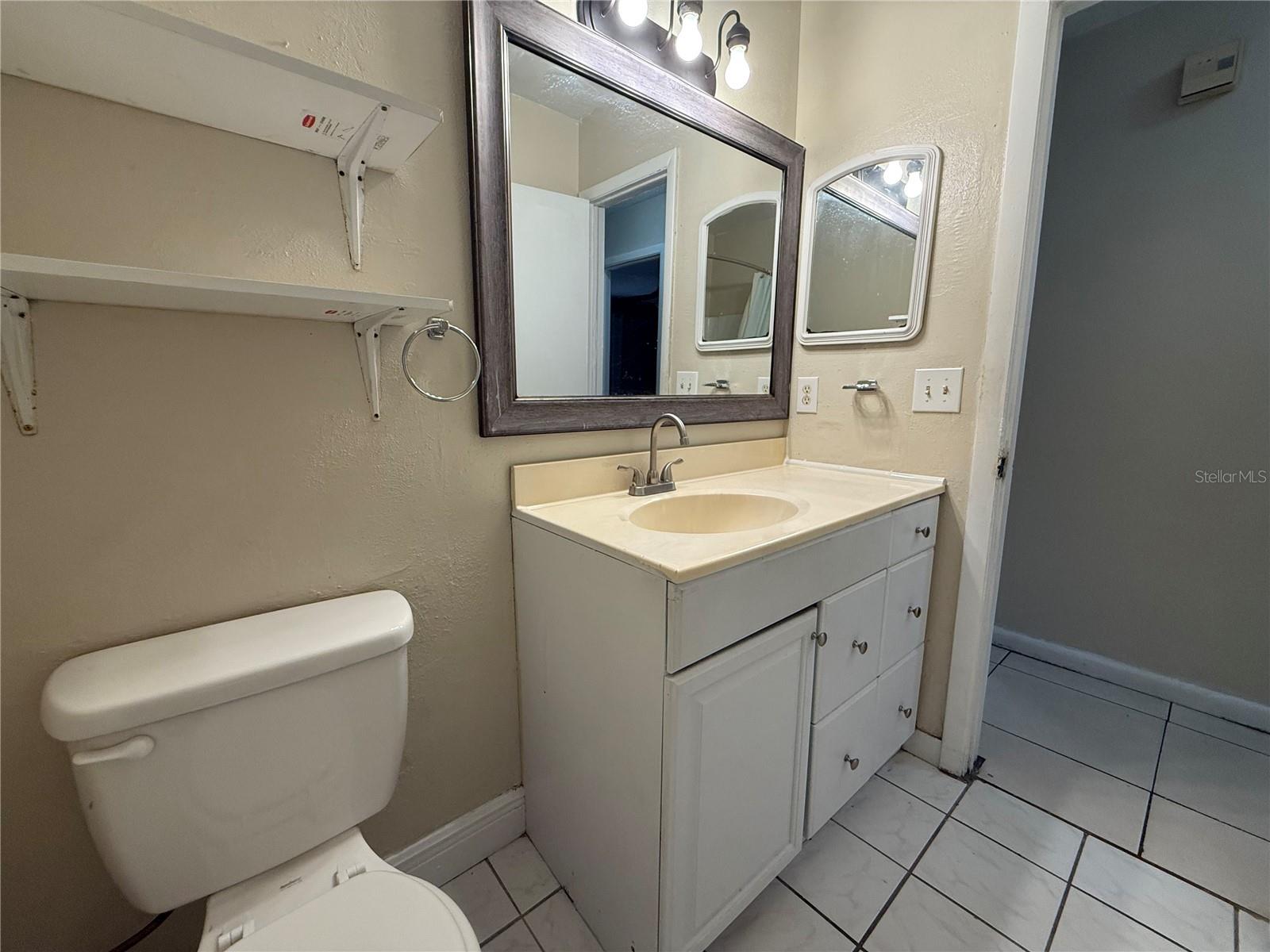 TWELVE OAKS VILLAGE UNIT 3 - Residential Lease