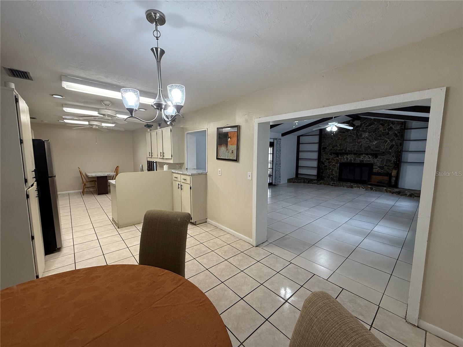 TWELVE OAKS VILLAGE UNIT 3 - Residential Lease