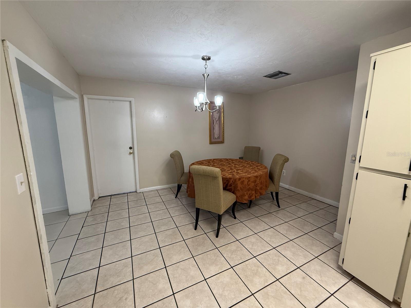 TWELVE OAKS VILLAGE UNIT 3 - Residential Lease