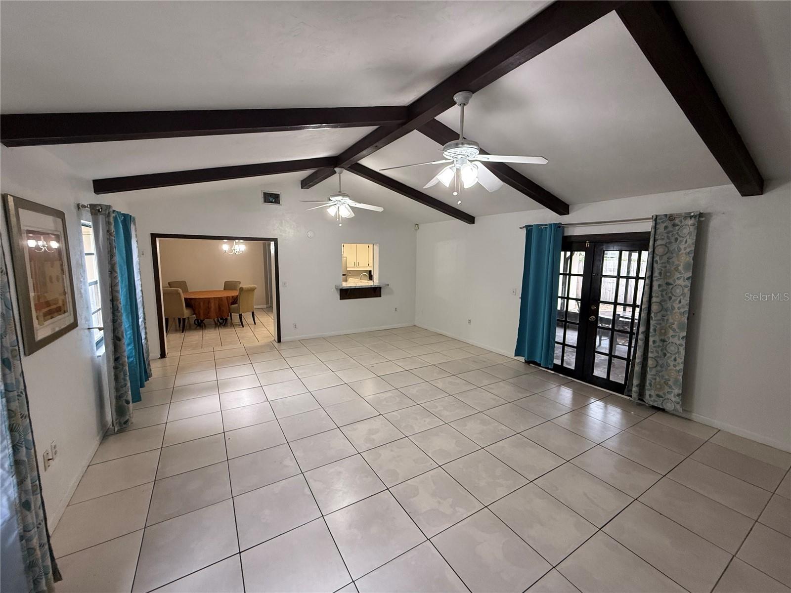 TWELVE OAKS VILLAGE UNIT 3 - Residential Lease