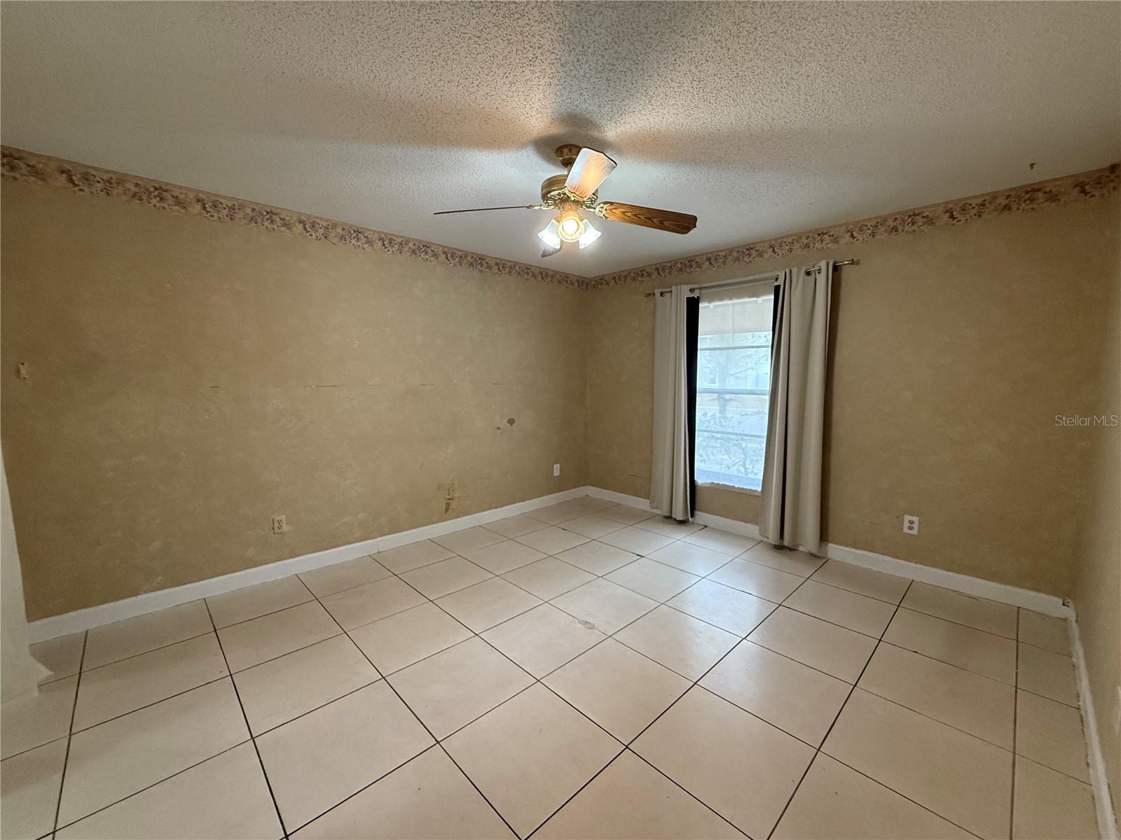 TWELVE OAKS VILLAGE UNIT 3 - Residential Lease