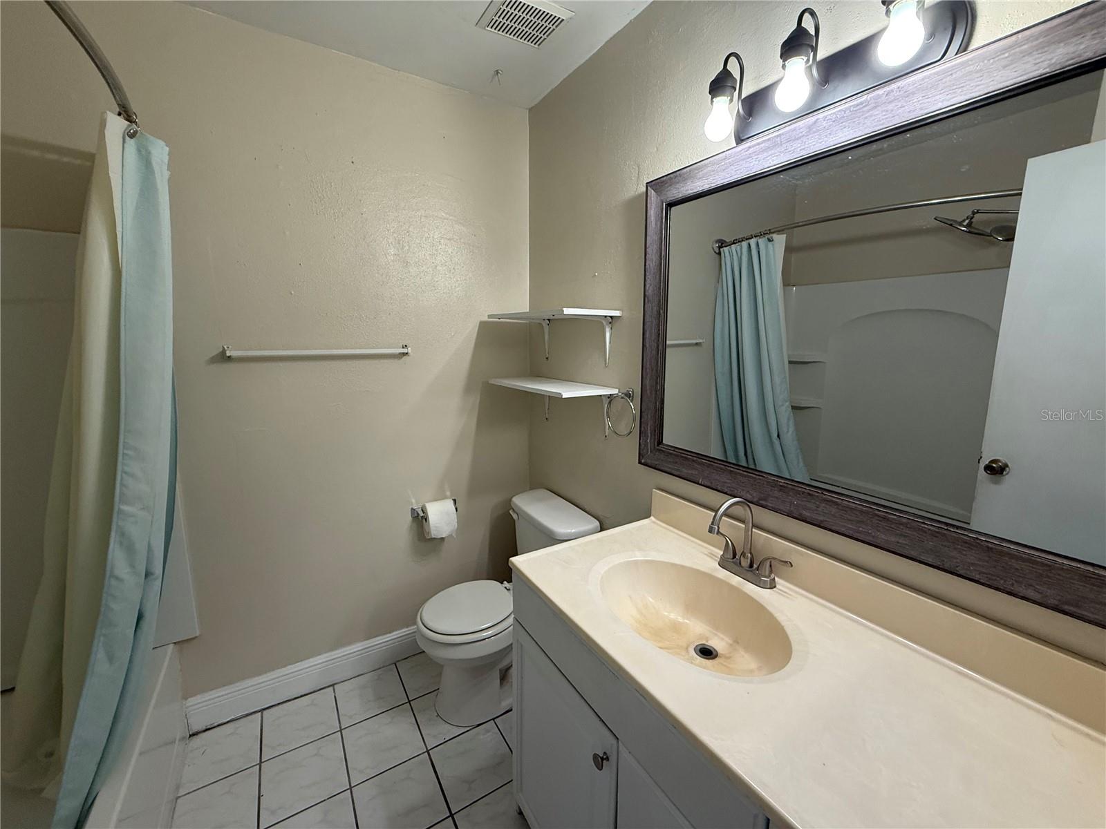 TWELVE OAKS VILLAGE UNIT 3 - Residential Lease