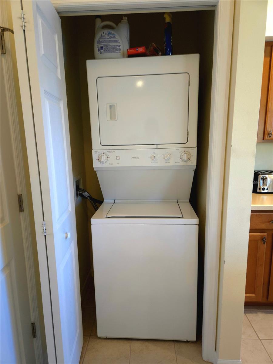 LAKESIDE VILLAGE TOWNHOME - Residential