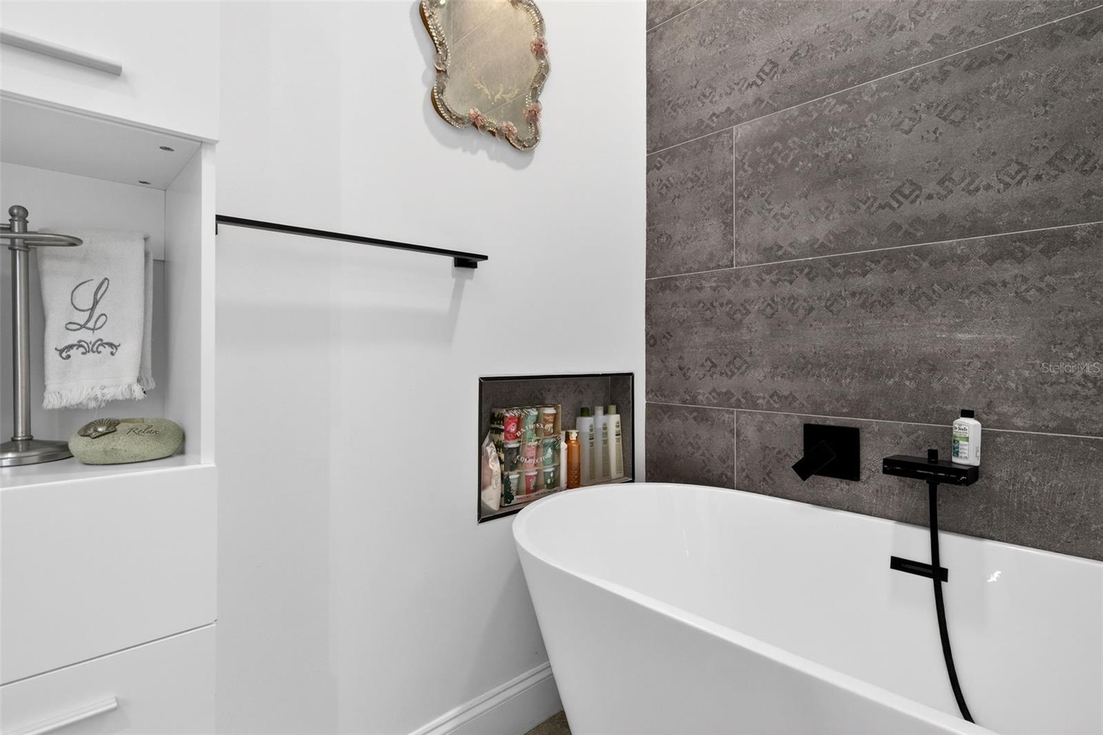 VILLAGEWALK/LK NONAA 01B - Residential