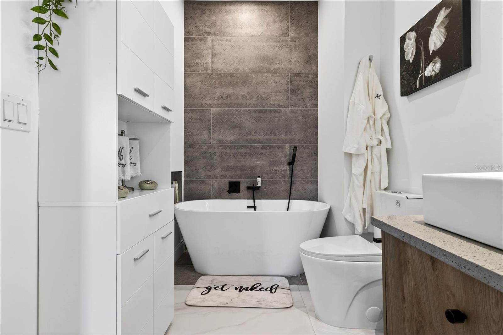 VILLAGEWALK/LK NONAA 01B - Residential