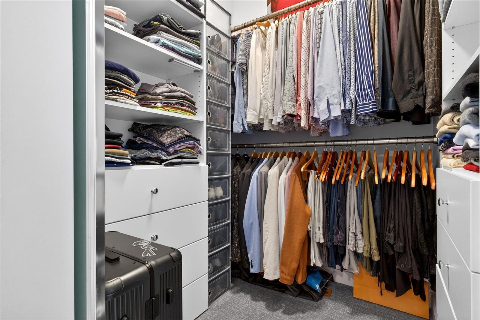 VILLAGEWALK/LK NONAA 01B - Residential