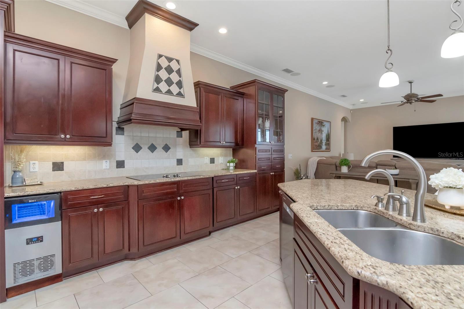 EMERALD CREEK - Residential