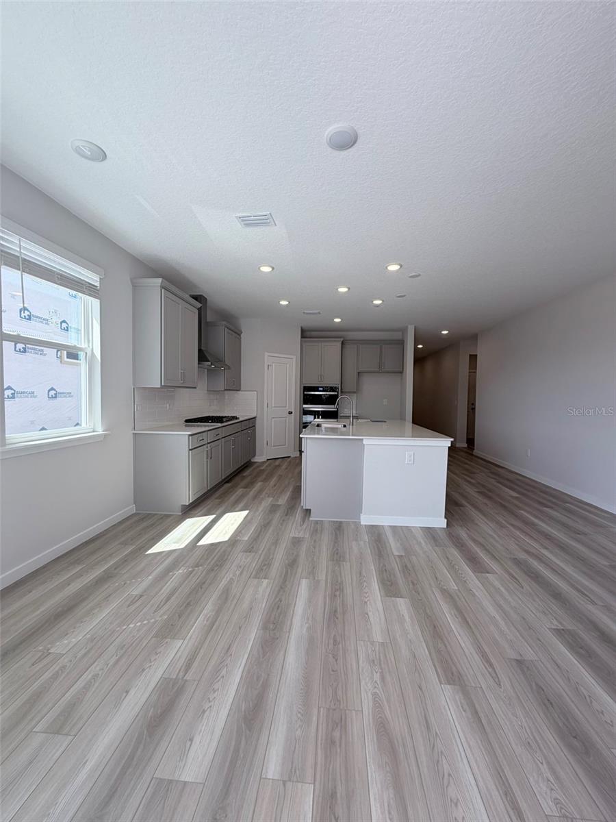 RESERVE EAST - Residential Lease