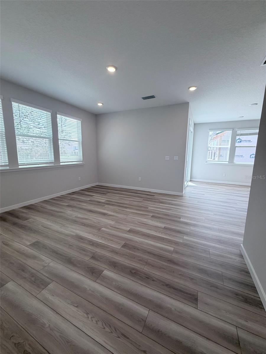 RESERVE EAST - Residential Lease