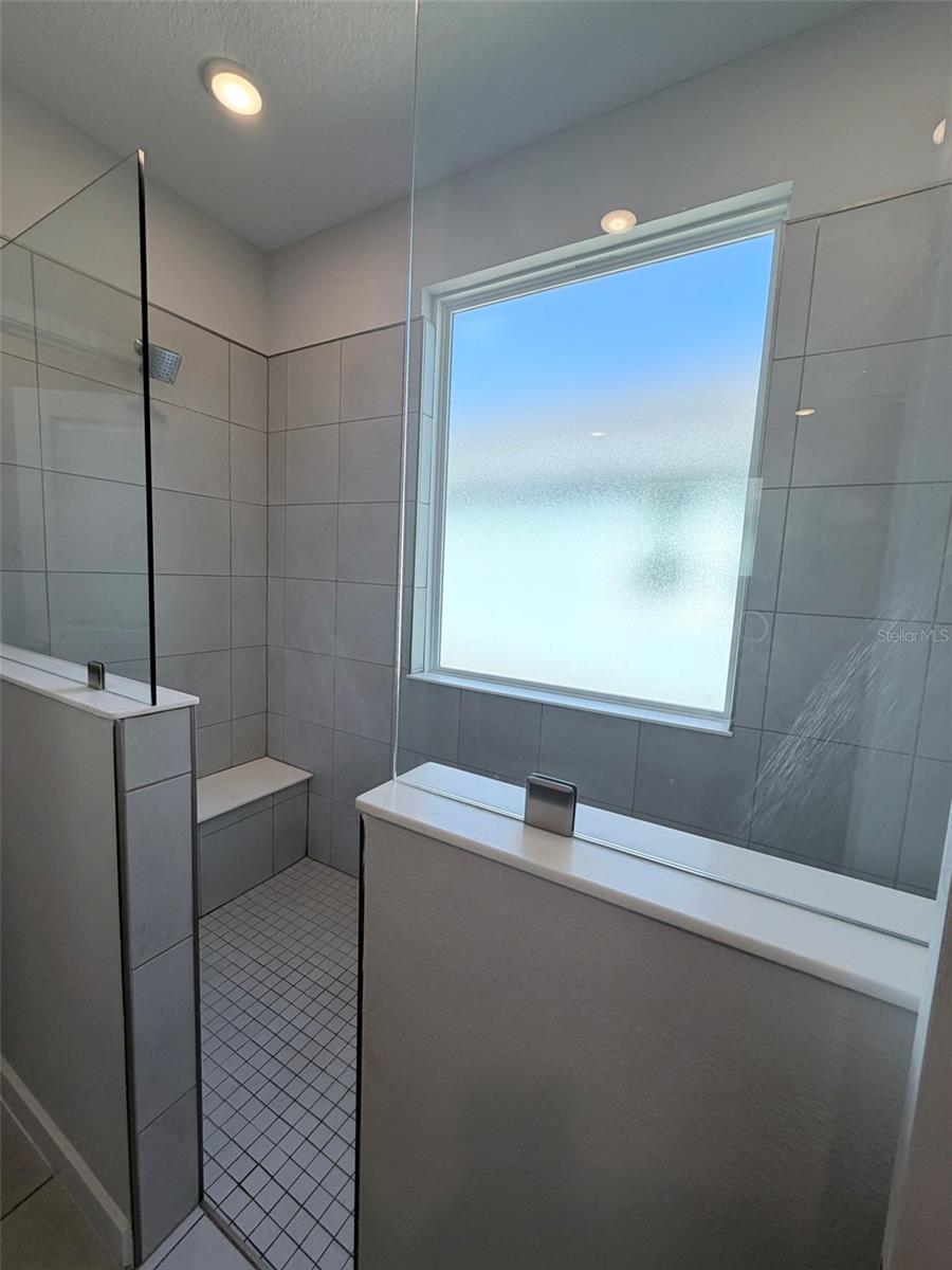 RESERVE EAST - Residential Lease