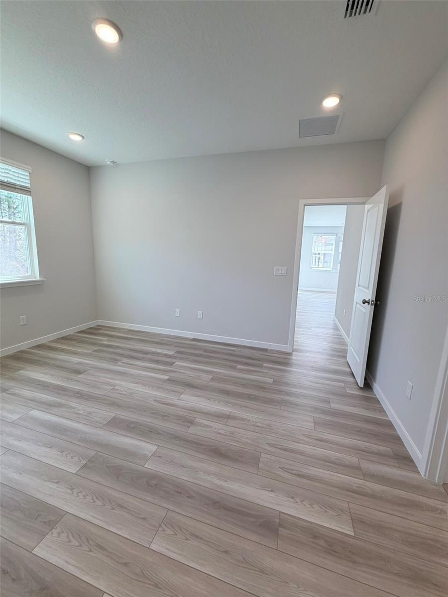 RESERVE EAST - Residential Lease