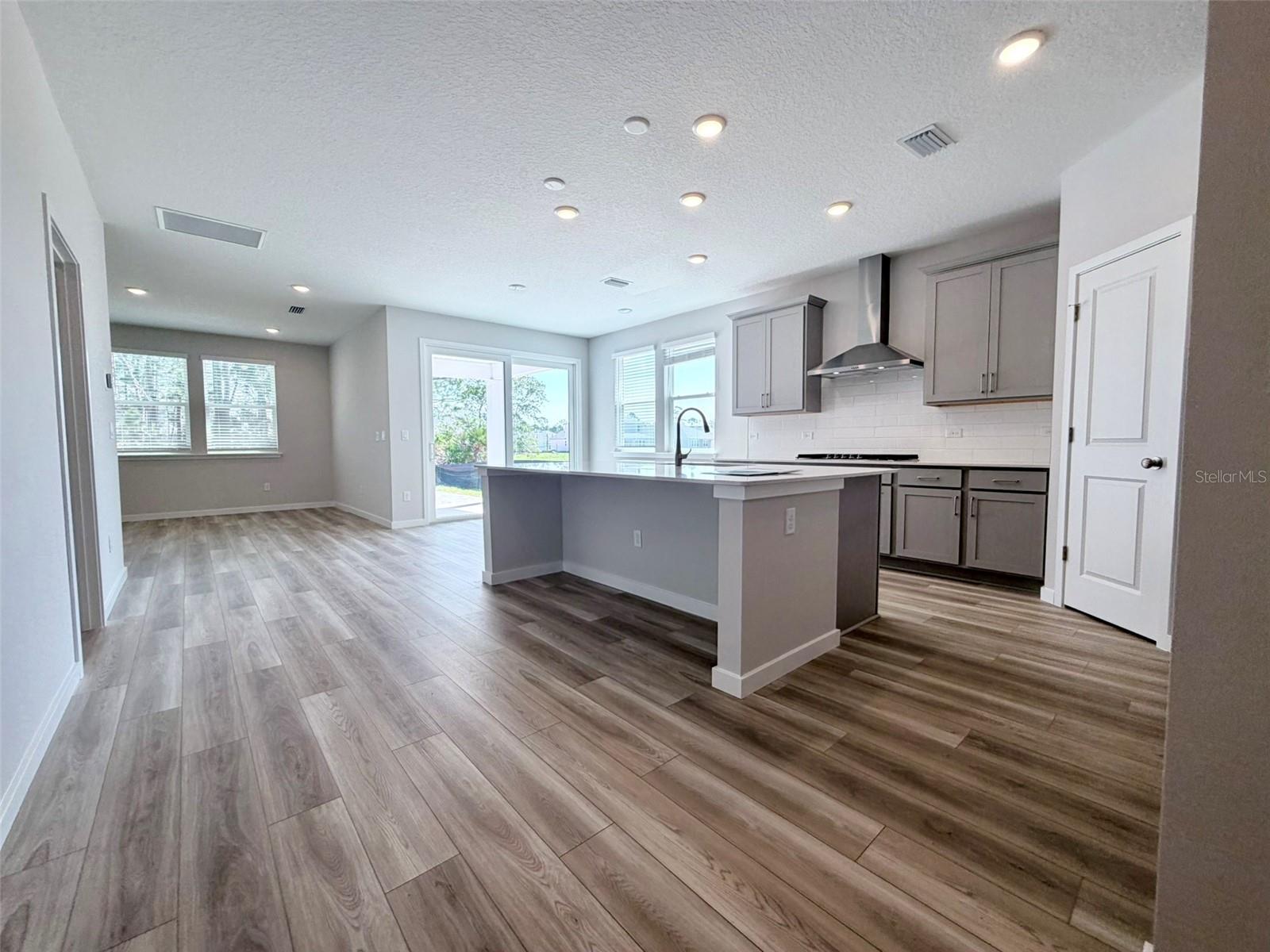 RESERVE EAST - Residential Lease