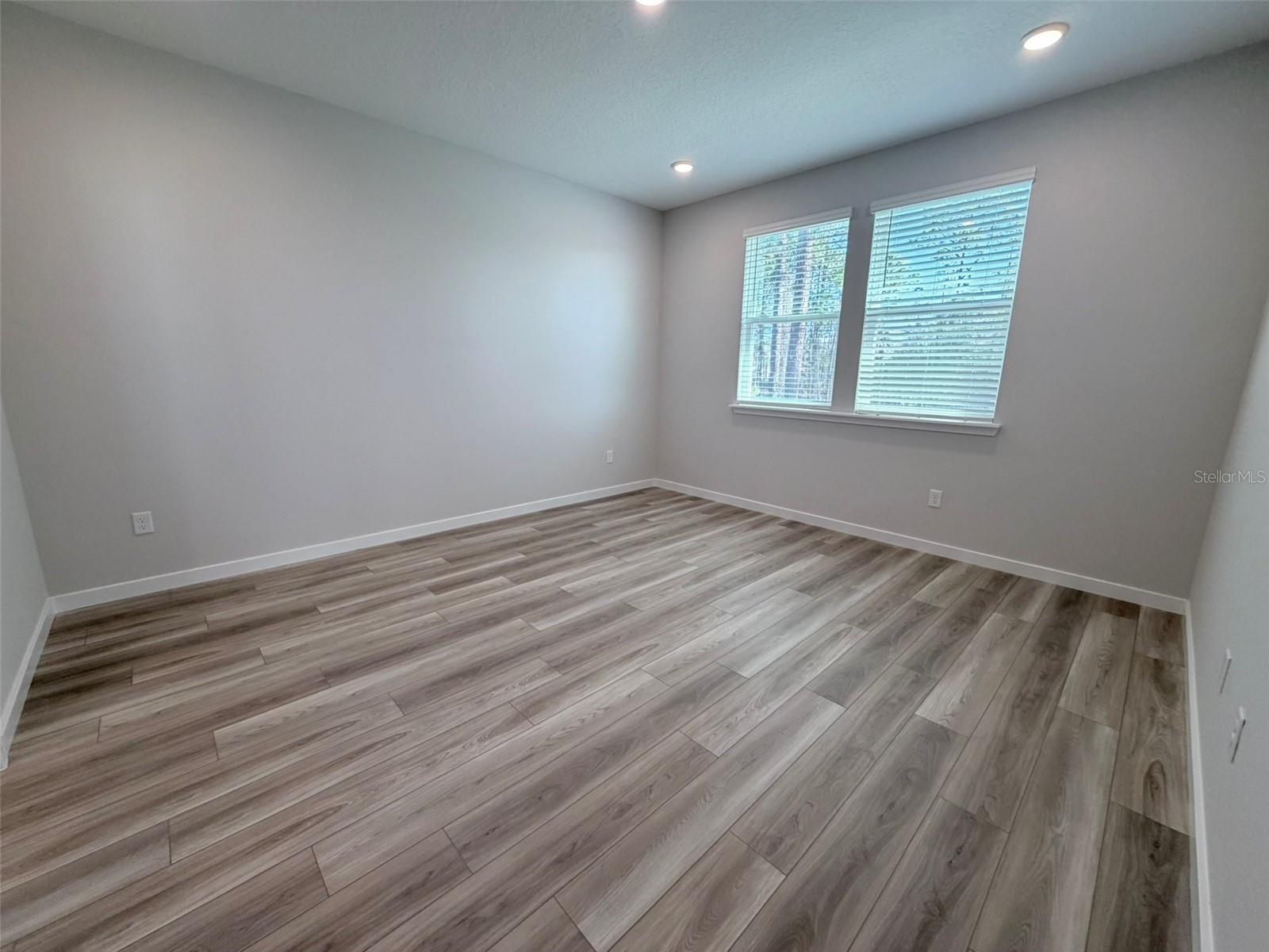 RESERVE EAST - Residential Lease