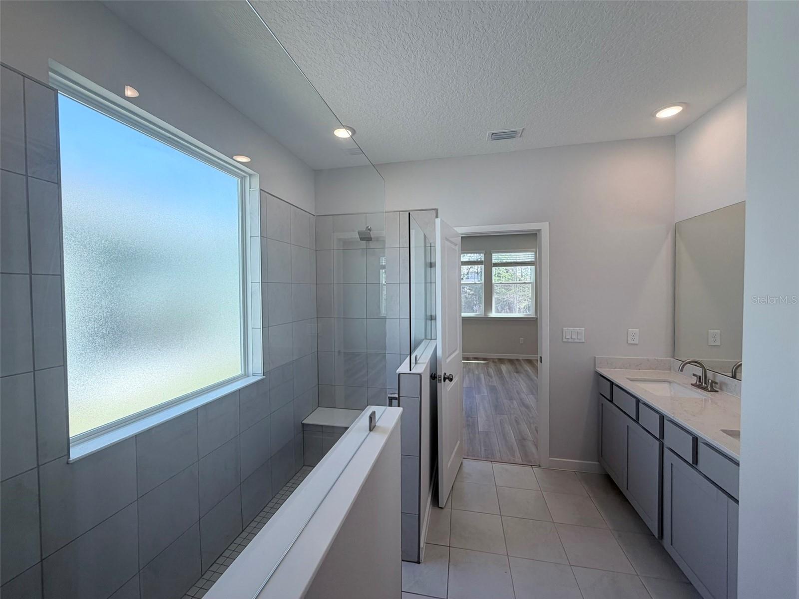 RESERVE EAST - Residential Lease