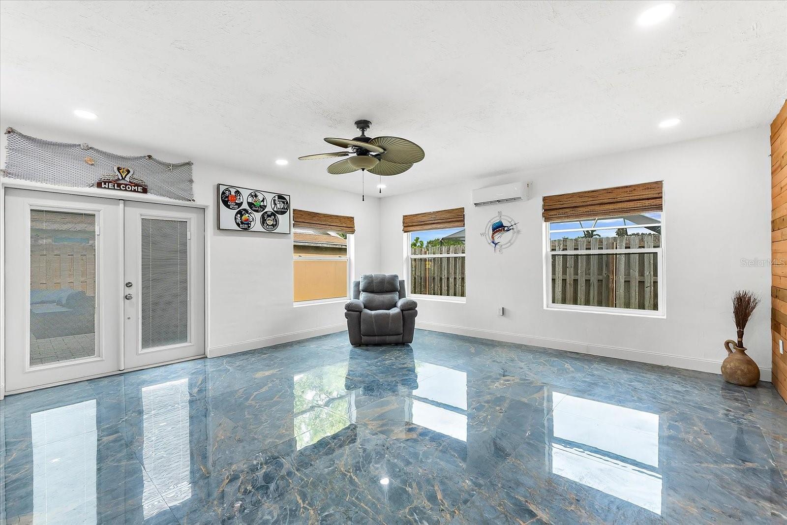 CENTRE LAKE - Residential