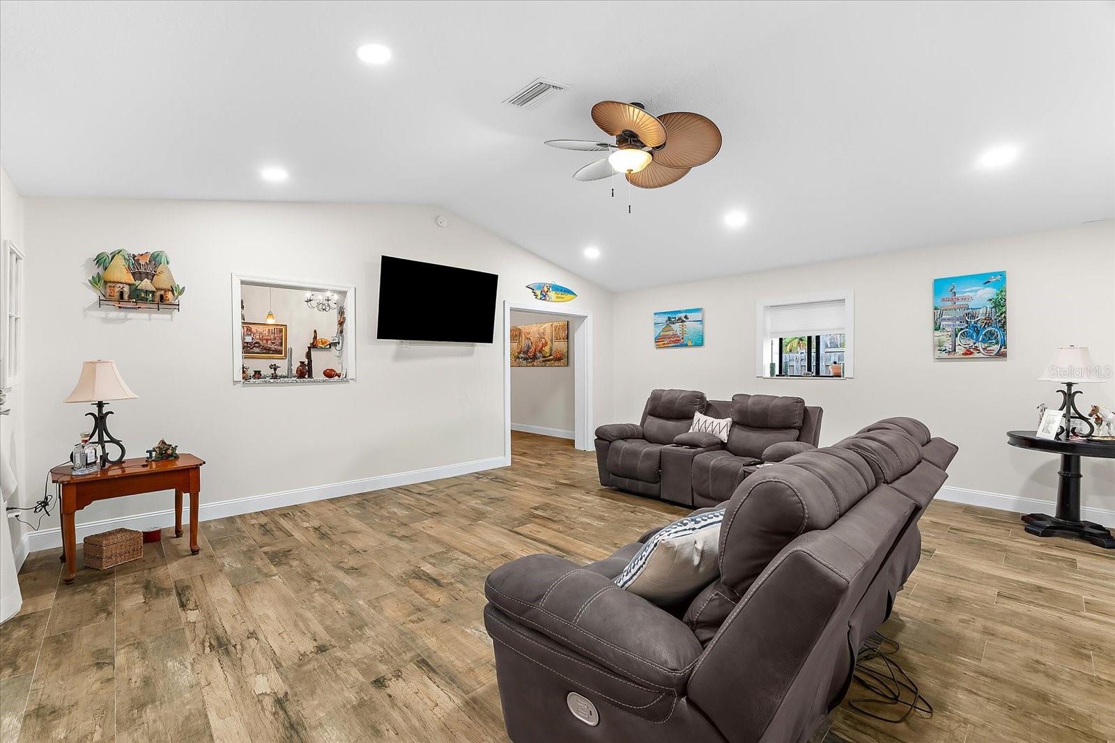 CENTRE LAKE - Residential