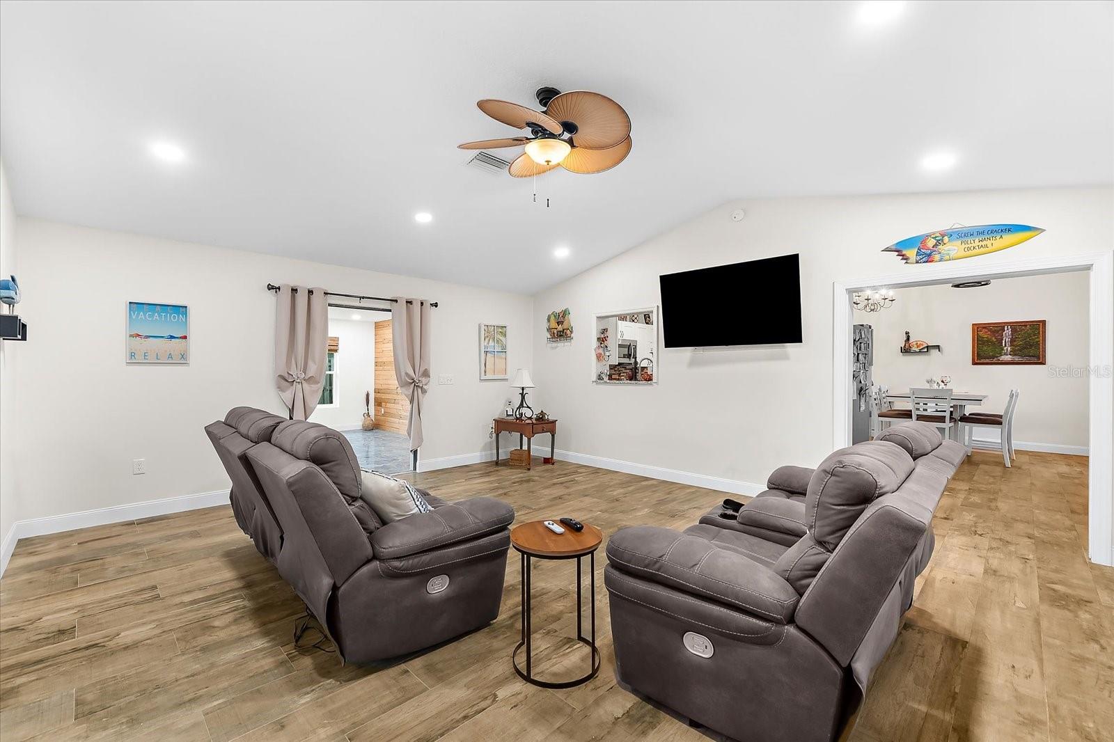 CENTRE LAKE - Residential