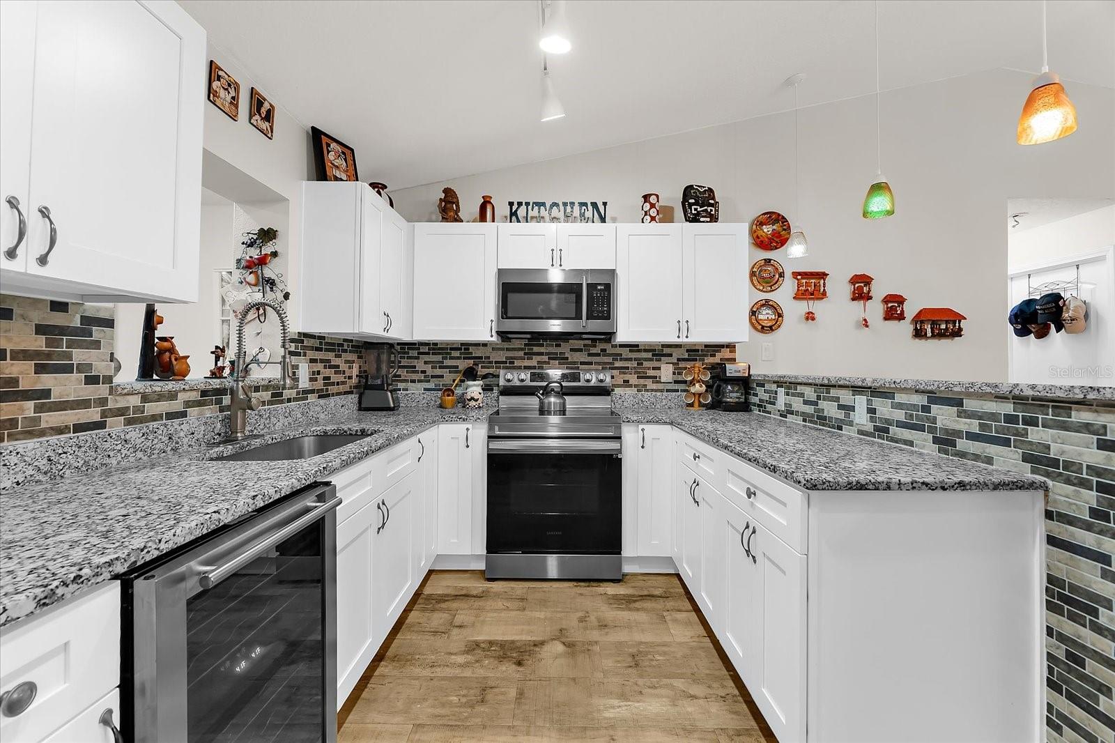 CENTRE LAKE - Residential